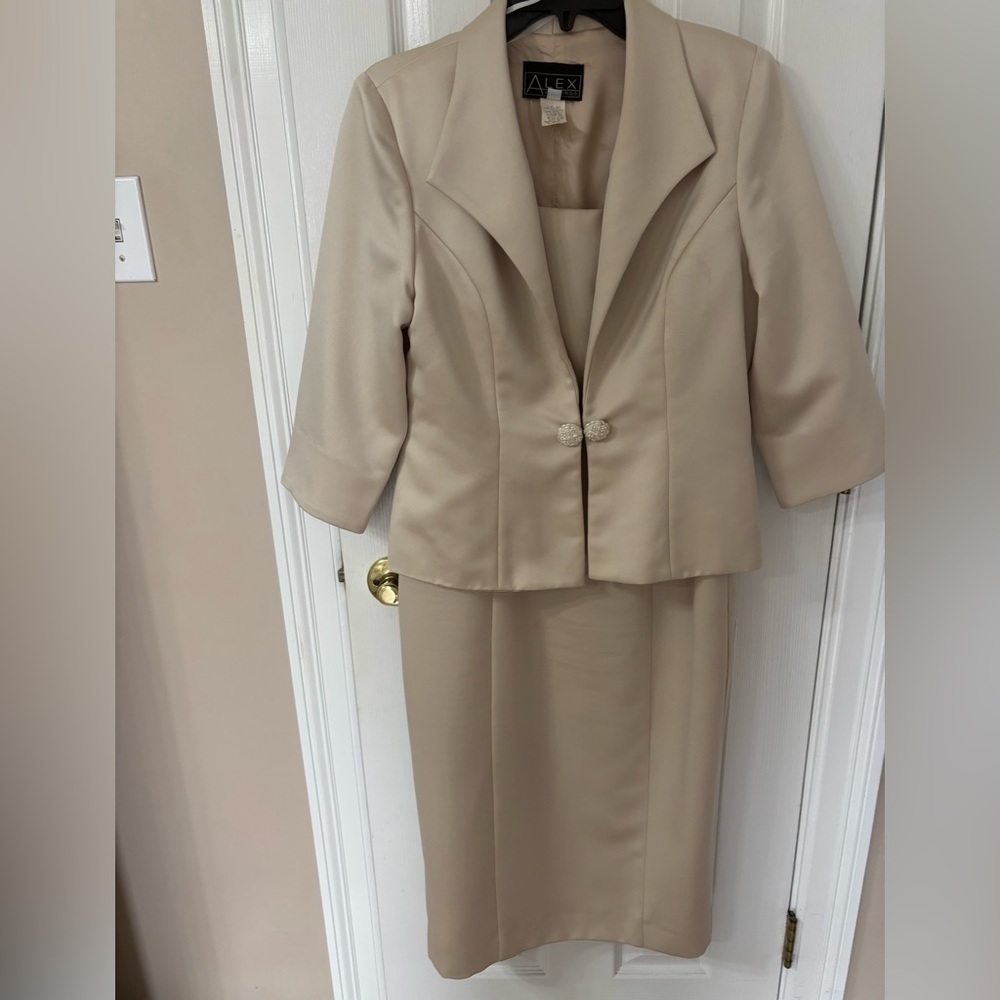 Alex Evenings Women's Cream/Beige Blazer and Dress Set